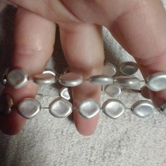 Silvertone beaded stretch bracelet double layer - Picture 2 of 2
